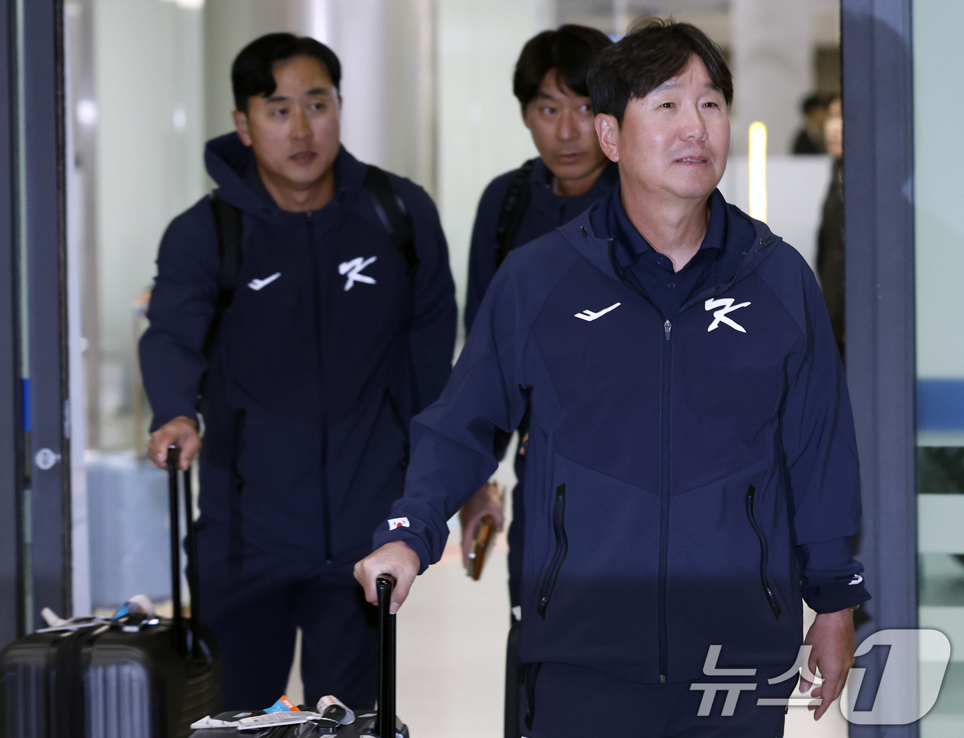 (인천공항=뉴스1) 박정호 기자 = 대한민국 야구대표팀 류지현 감독이 사이판 전지훈련을 마치고 21일 오후 인천국제공항을 통해 귀국하고 있다. 2026.1.21/뉴스1