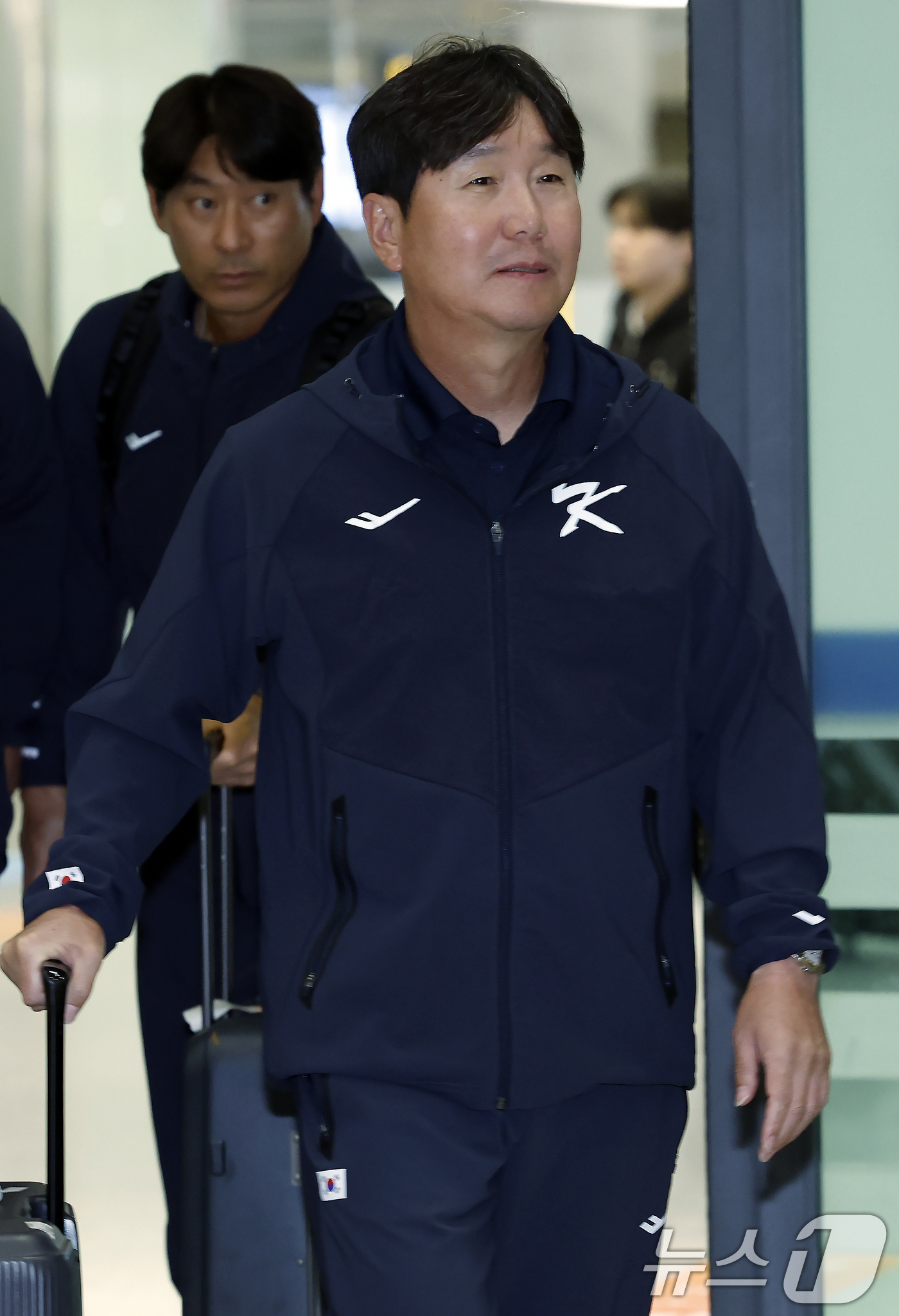 (인천공항=뉴스1) 박정호 기자 = 대한민국 야구대표팀 류지현 감독이 사이판 전지훈련을 마치고 21일 오후 인천국제공항을 통해 귀국하고 있다. 2026.1.21/뉴스1
