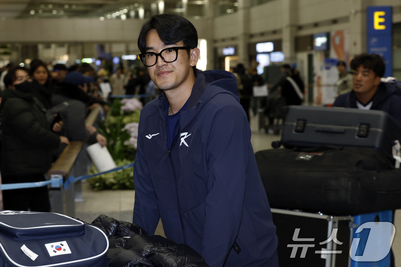 (인천공항=뉴스1) 박정호 기자 = 대한민국 야구대표팀 고영표가 사이판 전지훈련을 마치고 21일 오후 인천국제공항을 통해 귀국하고 있다.  2026.1.21/뉴스1