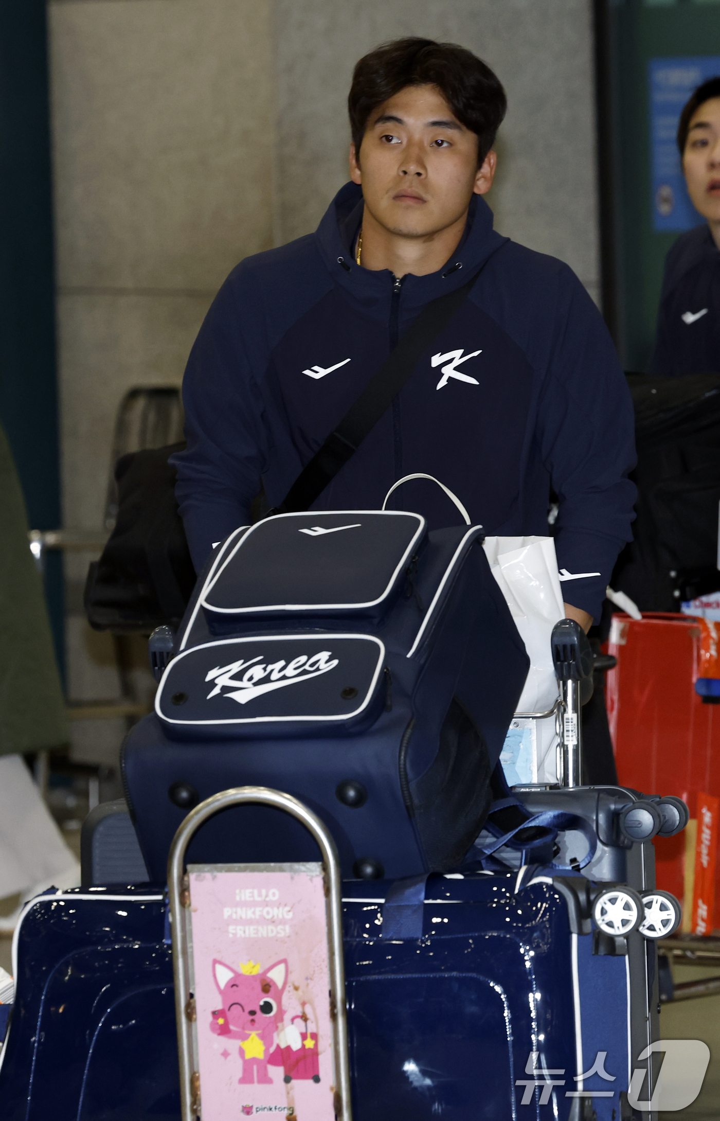 (인천공항=뉴스1) 박정호 기자 = 대한민국 야구대표팀 박영현이 사이판 전지훈련을 마치고 21일 오후 인천국제공항을 통해 귀국하고 있다.  2026.1.21/뉴스1