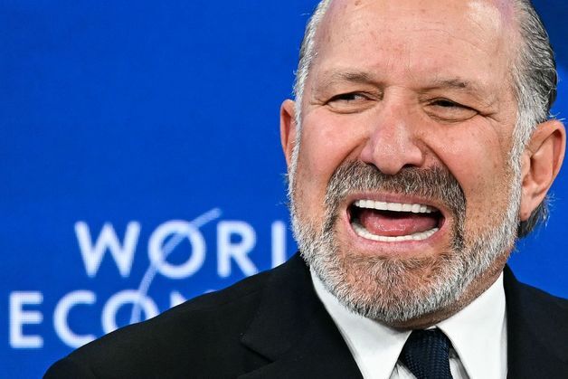 다보스 만찬, 러트닉 발언에 아수라장…라가르드 퇴장·앨 고어 야유