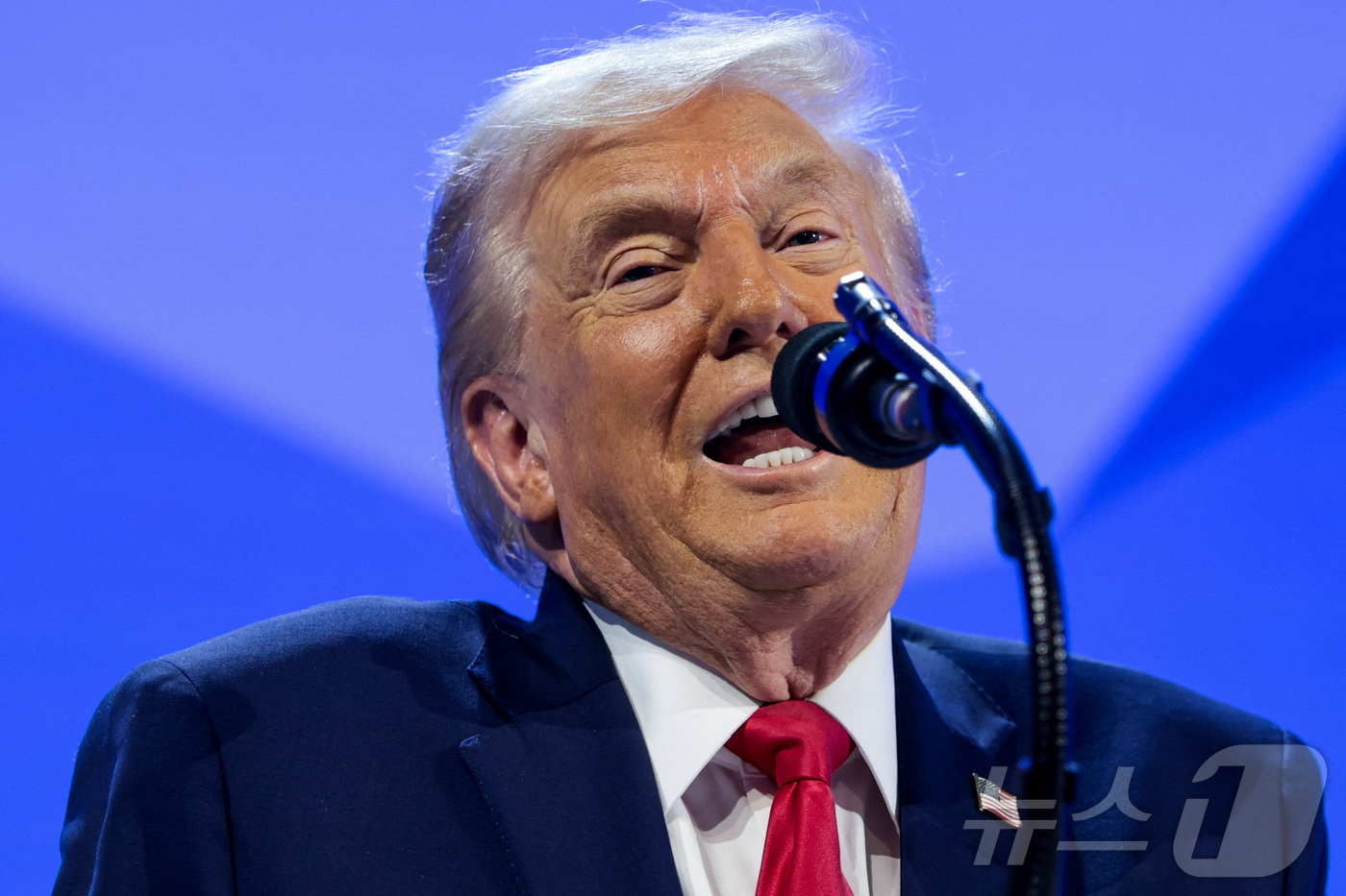 (다보스 로이터=뉴스1) 김지완 기자 = 21일(현지시간) 도널드 트럼프 미국 대통령이 스위스 다보스에서 열린 세계경제포럼(WEF) 연례총회(다보스포럼)에 참석해 기조연설을 하고 …