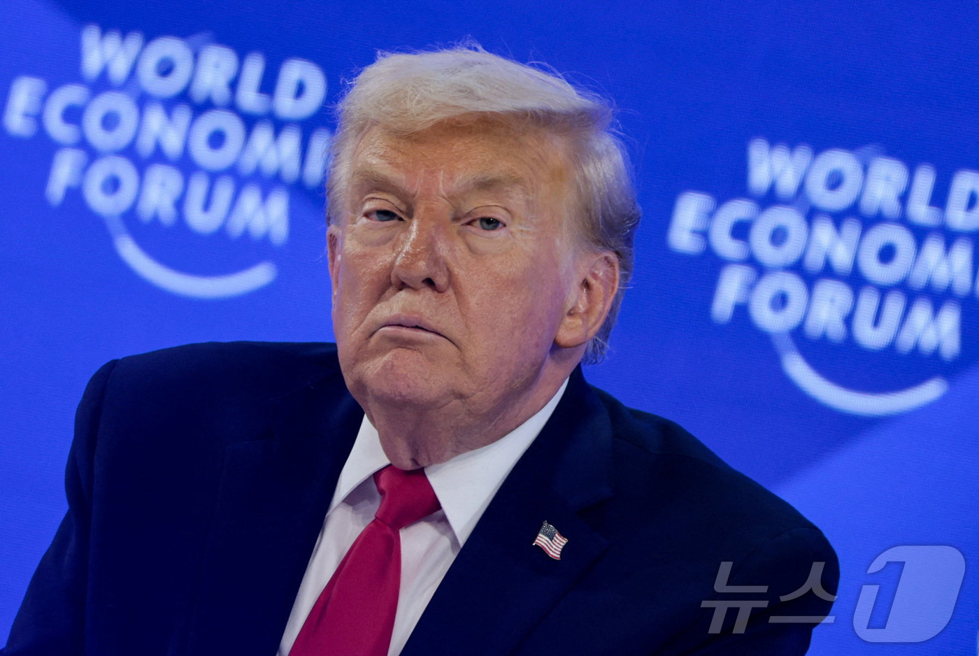 (다보스 로이터=뉴스1) 김지완 기자 = 21일(현지시간) 도널드 트럼프 미국 대통령이 스위스 다보스에서 열린 세계경제포럼(WEF) 연례총회(다보스포럼)에 참석해 뵈르게 브렌데 W …