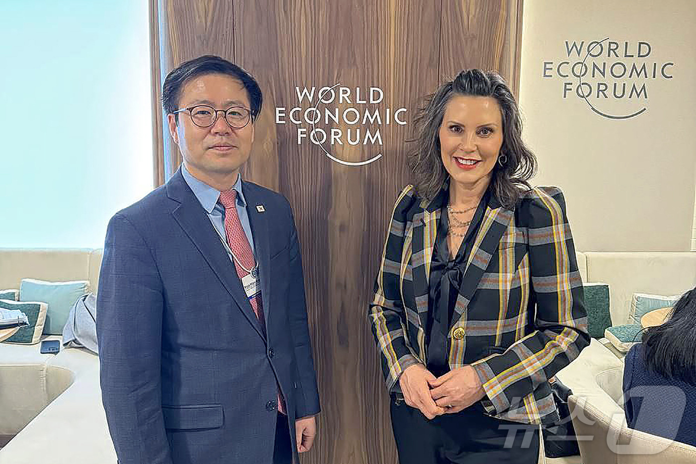 (서울=뉴스1) = 여한구 산업통상부 통상교섭본부장이 20일(현지시간) 스위스 다보스에서 열린 '2026 세계경제포럼 연차회의'에서 그레첸 휘트머 미국 미시간 주지사와 면담 후 기 …