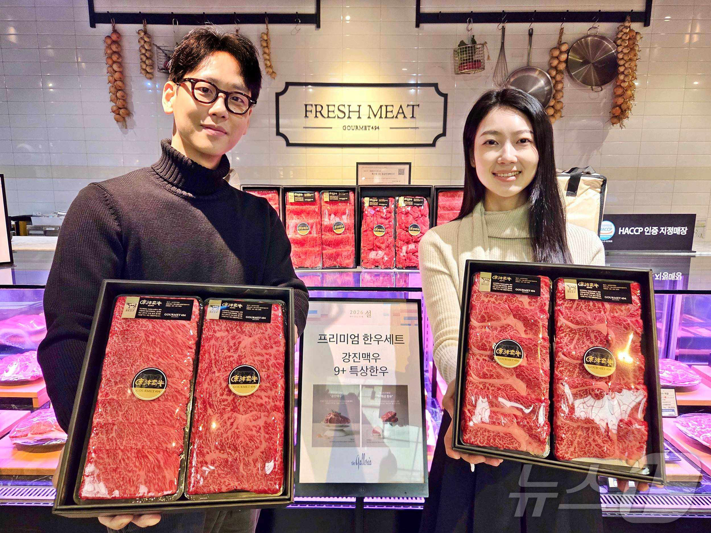 (서울=뉴스1) = 갤러리아백화점은 오는 29일부터 프리미엄 한우를 비롯해 이색 선물세트와 K-디저트 등 다채로운 구성의 ‘2026 설 선물세트’ 본 판매를 시작한다고 22일 밝혔 …