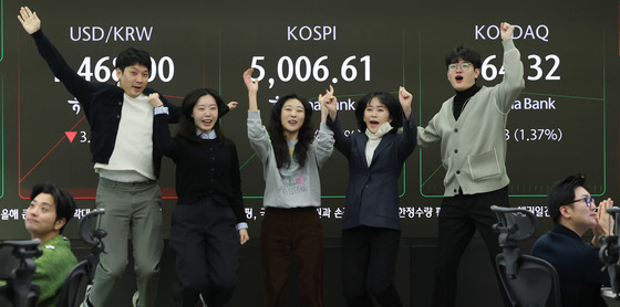 코스피, 개장 직후 사상 첫 5000선 돌파
