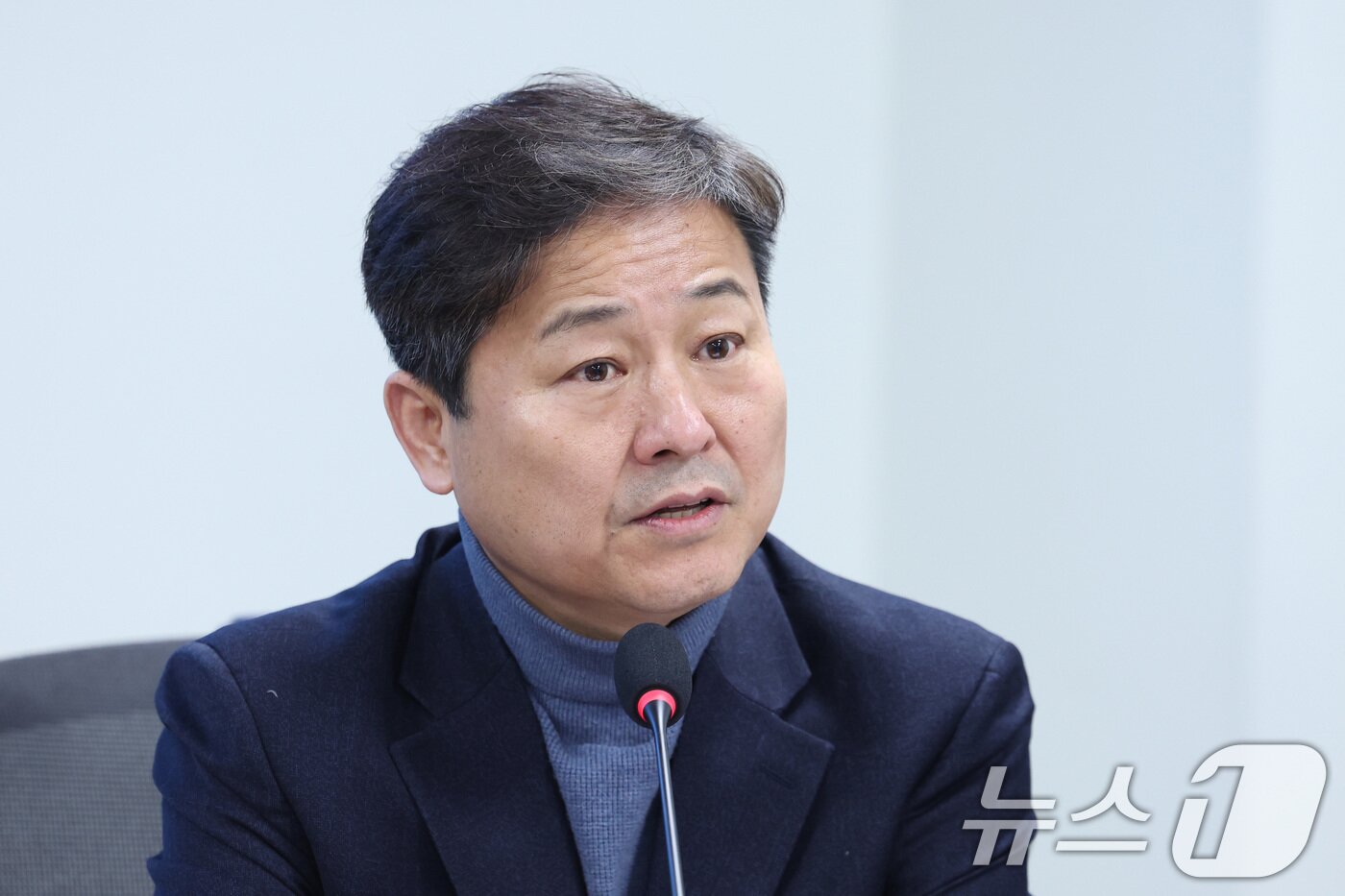 본문 이미지 - 김영배 더불어민주당 의원이 지난 1월 22일 서울 여의도 국회에서 열린 시내버스 준공영제 토론회에서 발언하고 있다. 2026.1.22 ⓒ 뉴스1 신웅수 기자