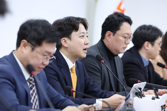 모두발언하는 이준석 대표