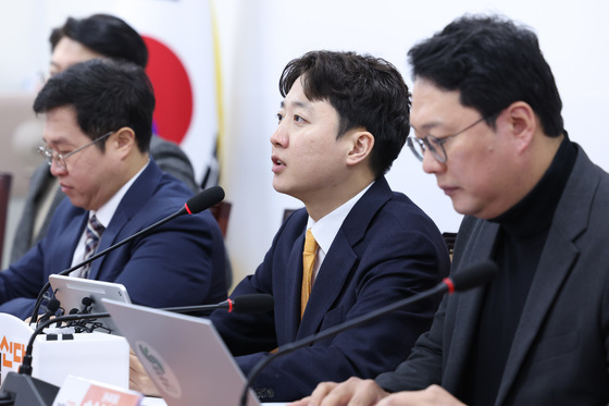 발언하는 이준석 대표