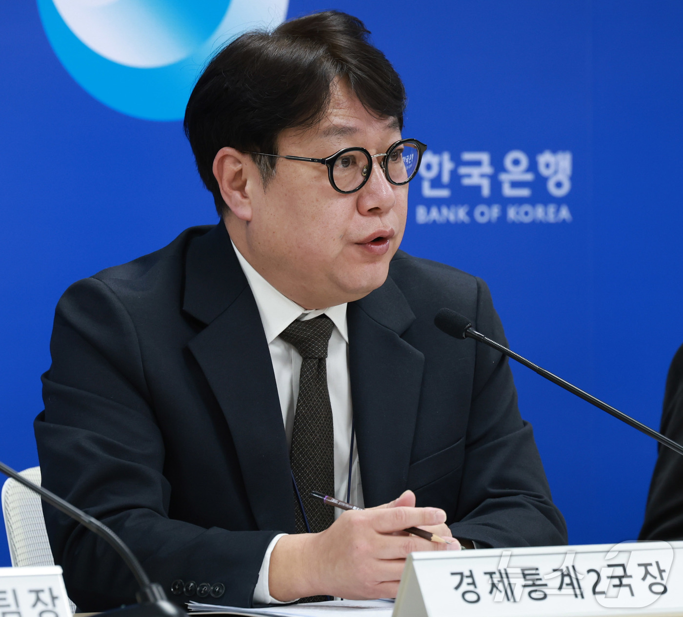 (서울=뉴스1) = 이동원 한국은행 경제통계2국장이 22일 오전 서울 중구 한국은행에서 열린 2025년 4/4분기 및 연간 실질 국내총생산(속보) 기자설명회에서 발언하고 있다. ( …
