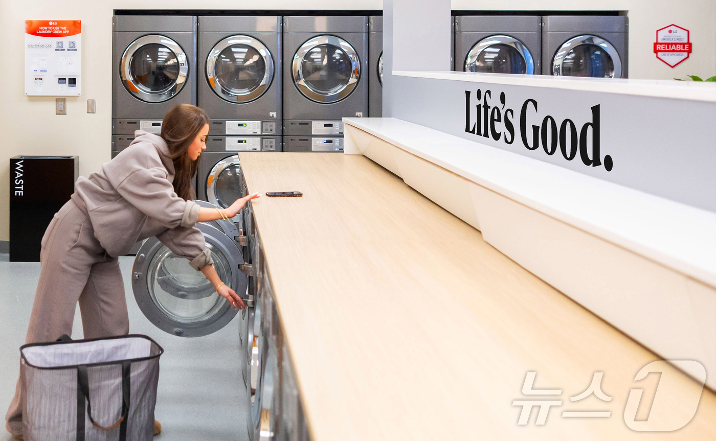 (서울=뉴스1) = LG전자가 20일(현지시간) 미국 테네시주 녹스빌에 위치한 테네시 주립대학교 기숙사에 ‘LG 런드리 라운지’를 오픈해 차별화된 기술력과 브랜드 알리기에 나선다고 …