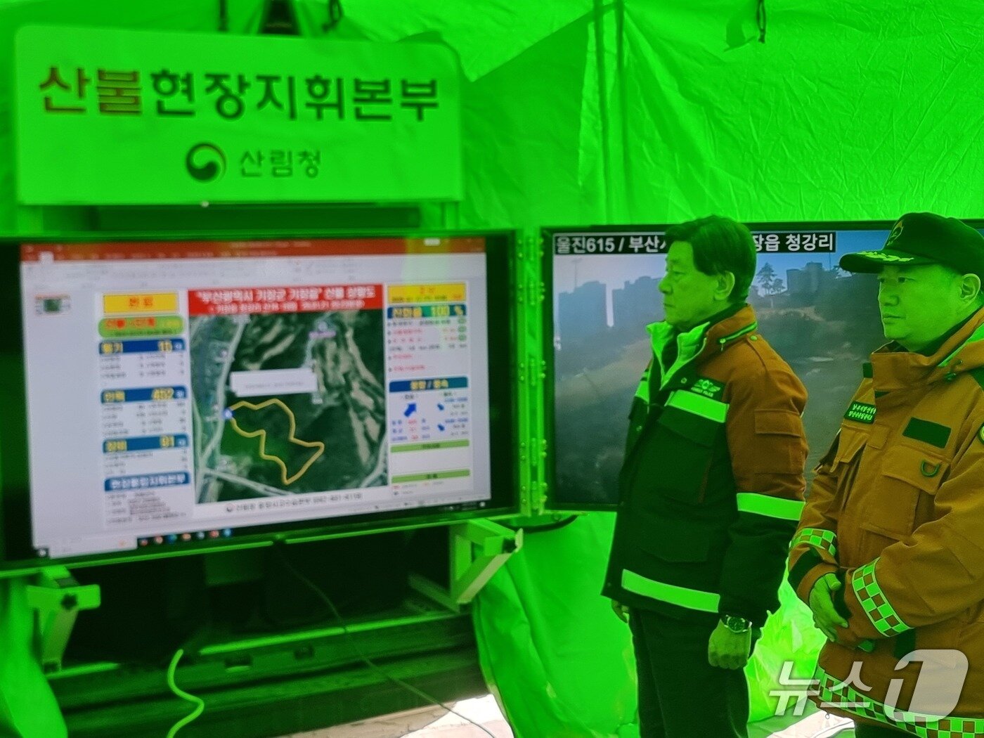 본문 이미지 - 부산 기장 산불, 14시간 만에 불길 잡았다…정종복 군수 "오전 10시 진화 완료" 2026.01.22/뉴스1 ⓒ News1 임순택 기자