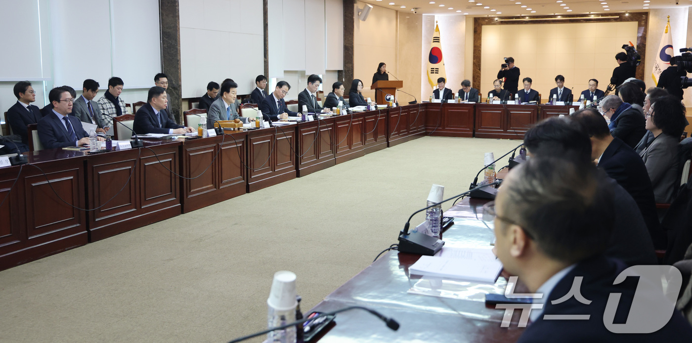 (서울=뉴스1) 임세영 기자 = 정동영 통일부 장관이 22일 서울 종로구 정부서울청사에서 열린 제340차 남북교류협력추진협의회 회의에서 모두발언을 하고 있다. 2026.1.22/뉴 …