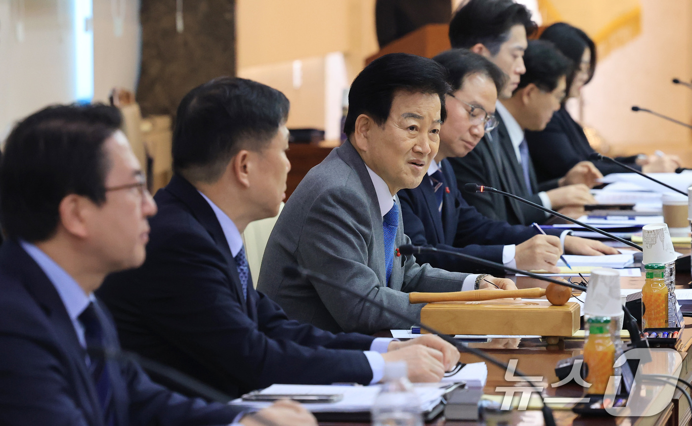 (서울=뉴스1) 임세영 기자 = 정동영 통일부 장관이 22일 서울 종로구 정부서울청사에서 열린 제340차 남북교류협력추진협의회 회의에서 모두발언을 하고 있다. 2026.1.22/뉴 …