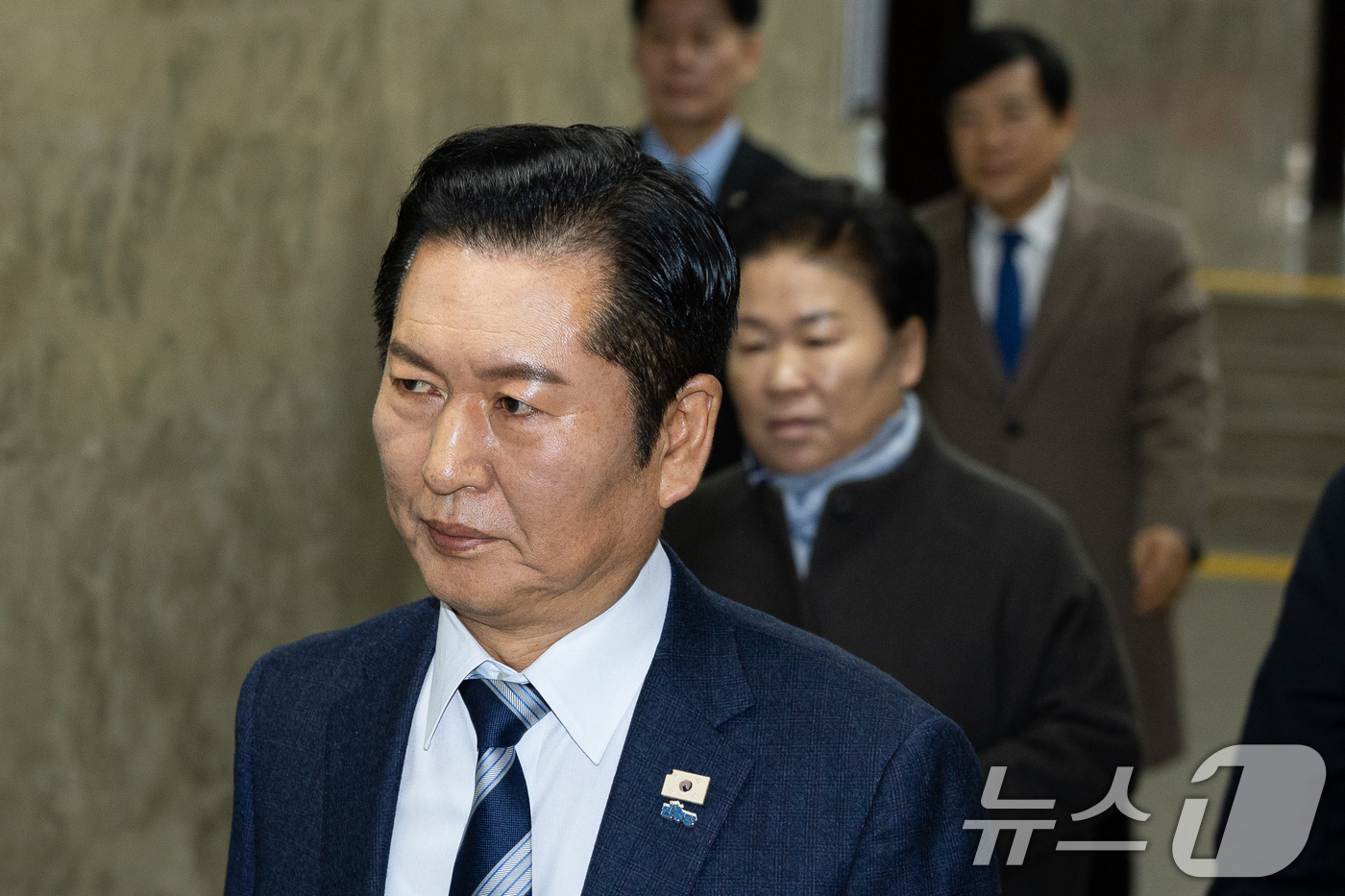 (서울=뉴스1) 유승관 기자 = 정청래 더불어민주당 대표가 22일 서울 여의도 국회에서 열린 비공개 정책의원총회에 참석하고 있다. 2026.1.22/뉴스1