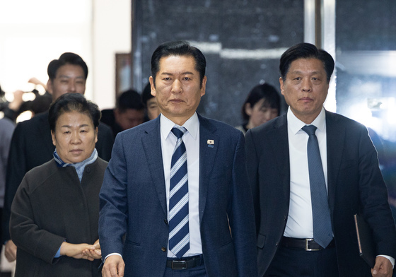 '검찰개혁' 정책의총 참석하는 정청래 민주당 대표