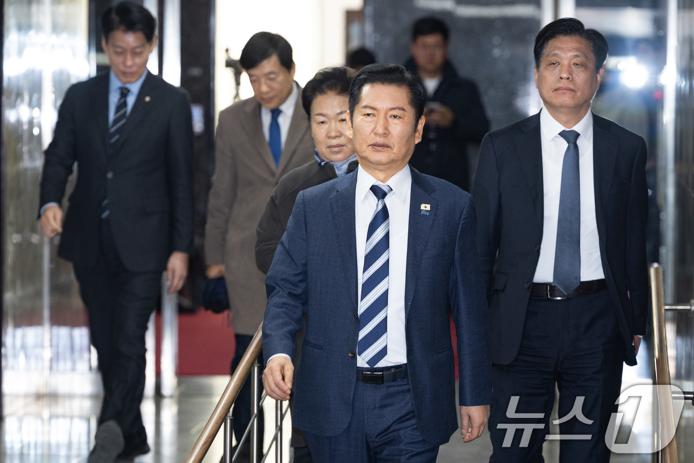 (서울=뉴스1) 유승관 기자 = 정청래 더불어민주당 대표가 22일 서울 여의도 국회에서 열린 비공개 정책의원총회에 참석하고 있다. 2026.1.22/뉴스1