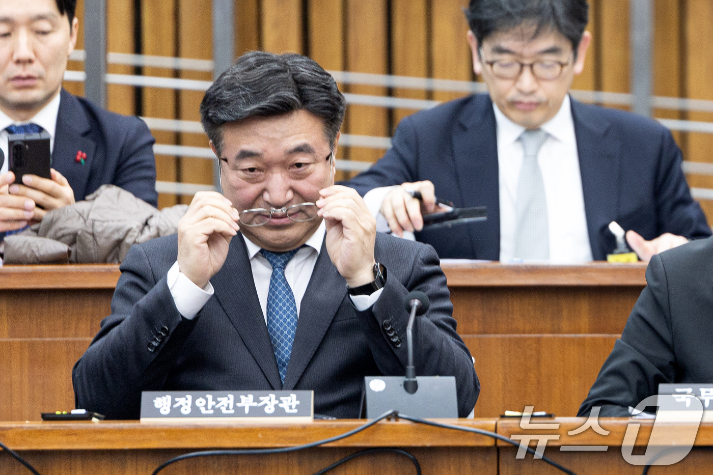 (서울=뉴스1) 이승배 기자 = 22일 서울 여의도 국회에서 열린 제431회국회(임시회) 국토교통위원회 12.29 여객기 참사 진상규명을 위한 국정조사특별위원회 청문회 유호중 행정 …