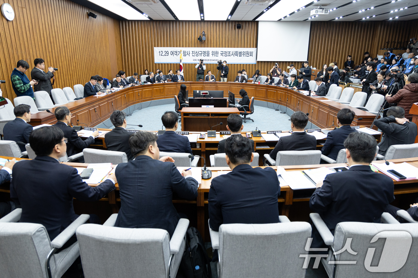 (서울=뉴스1) 이승배 기자 = 22일 서울 여의도 국회에서 제431회국회(임시회) 국토교통위원회 12.29 여객기 참사 진상규명을 위한 국정조사특별위원회 청문회가 진행되고 있다. …