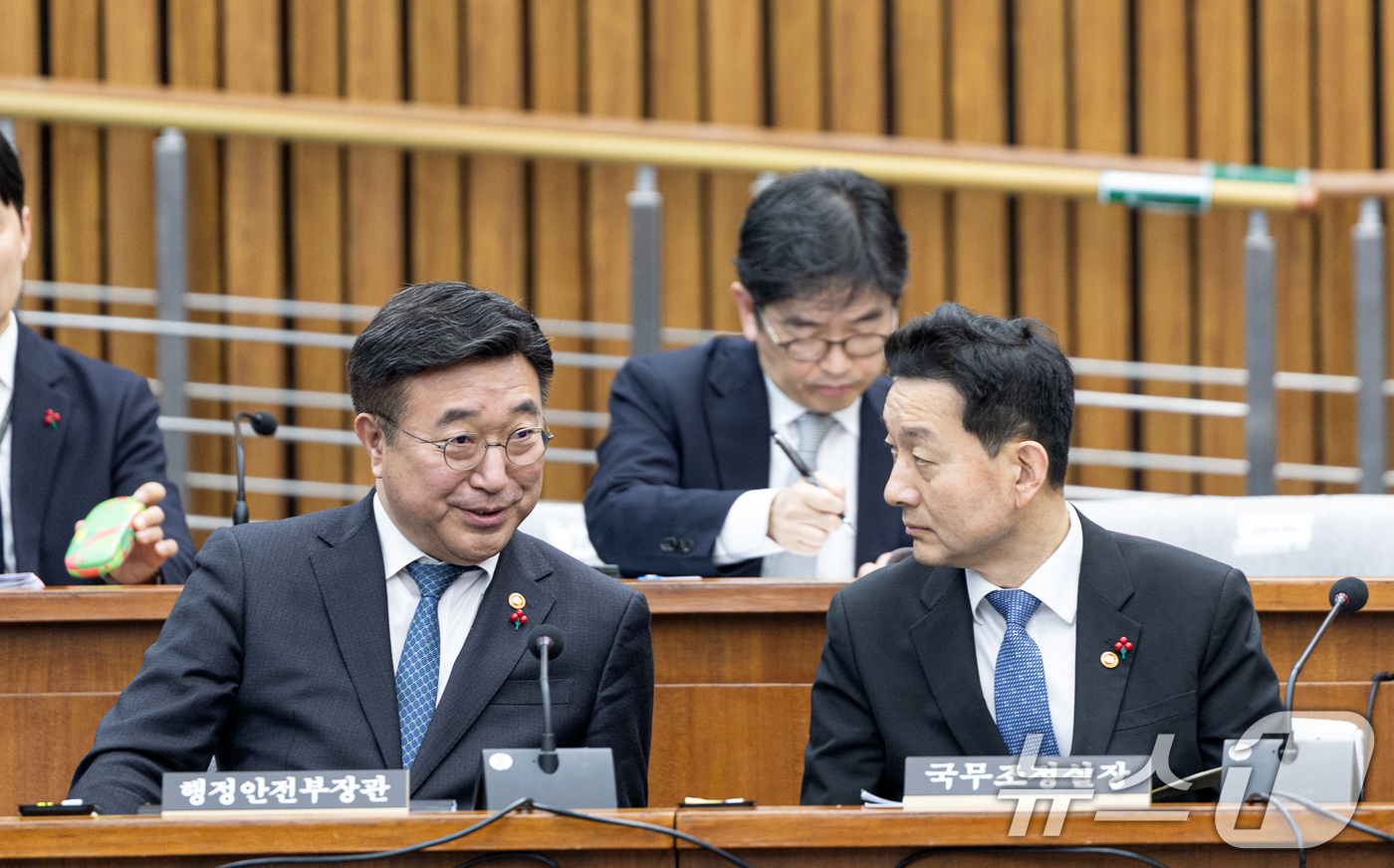 (서울=뉴스1) 이승배 기자 = 22일 서울 여의도 국회에서 열린 제431회국회(임시회) 국토교통위원회 12.29 여객기 참사 진상규명을 위한 국정조사특별위원회 윤창렬 국무조정실장 …