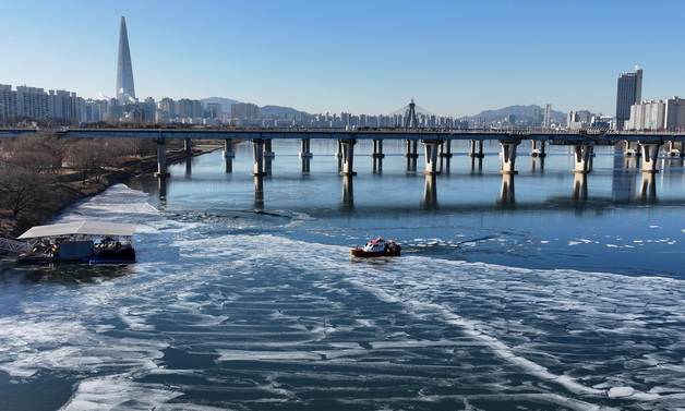 [뉴스1 PICK]연이은 최강 한파에 '한강이 꽁꽁'