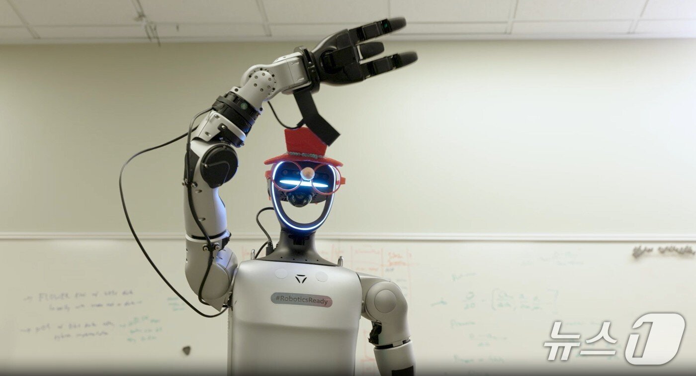 본문 이미지 - 중국 유니트리 G1 휴머노이드 로봇에 피지컬 AI 로-알파 탑재(마이크로소프트 제공)