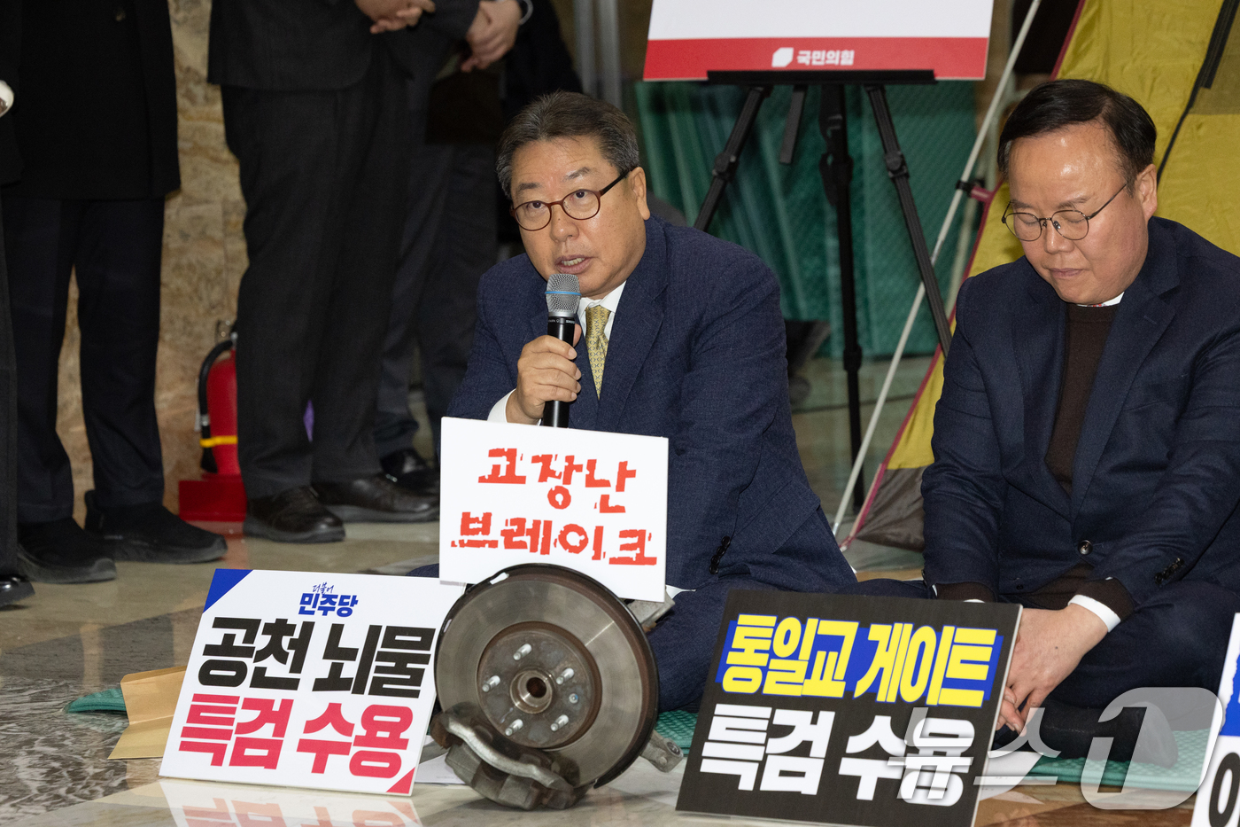 (서울=뉴스1) 이승배 기자 = 조광한 국민의힘 최고위원이 22일 서울 여의도 국회 로텐더홀에서 열린 최고위원회의에서 발어하고 있다. 2026.1.22/뉴스1