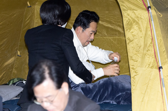 목 타는 장동혁 대표