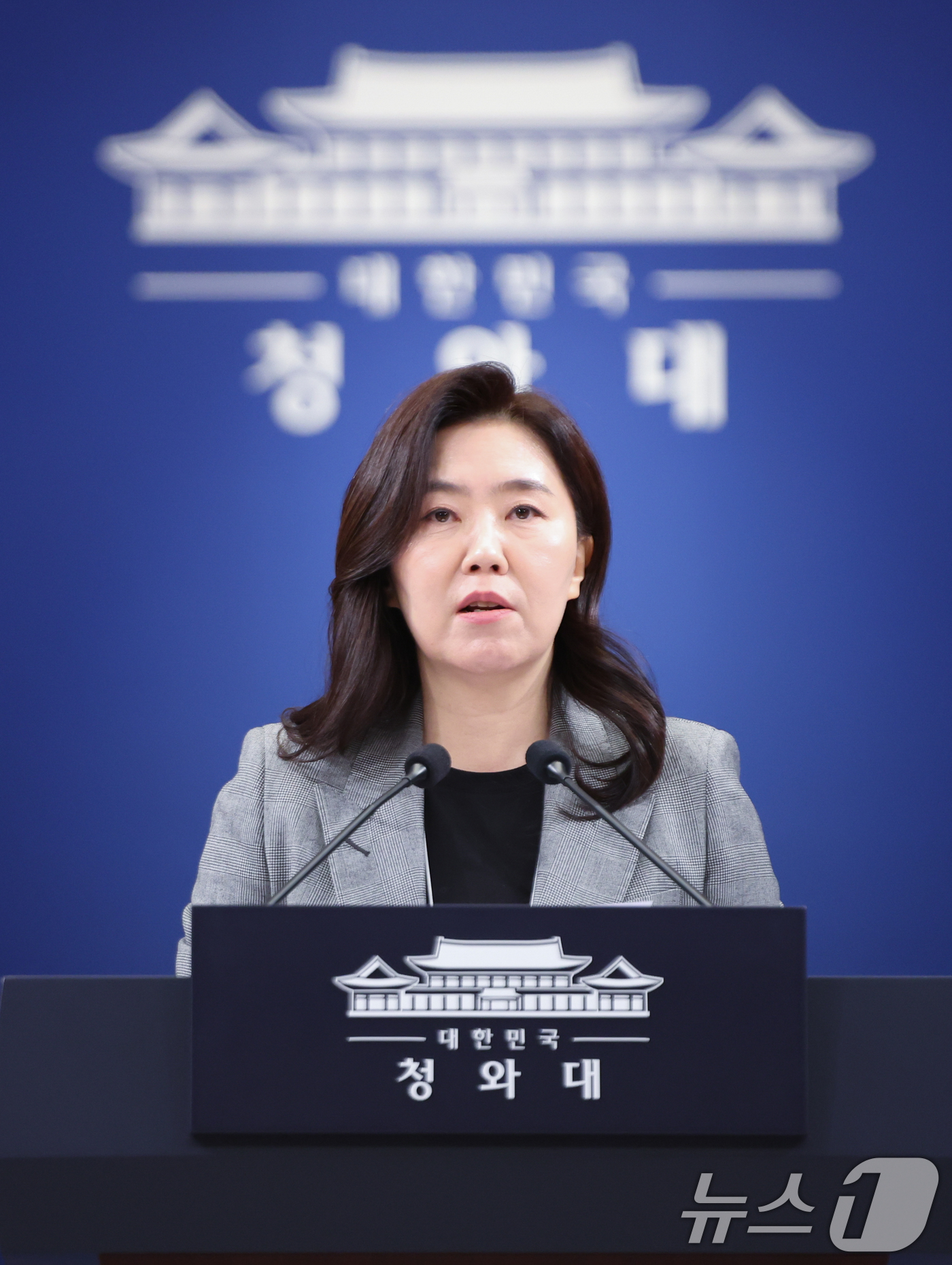 (서울=뉴스1) 허경 기자 = 강유정 대변인이 22일 청와대 춘추관에서 캄보디아 스캠 조직 피의자 송환 관련 브리핑을 하고 있다. 2026.1.22/뉴스1