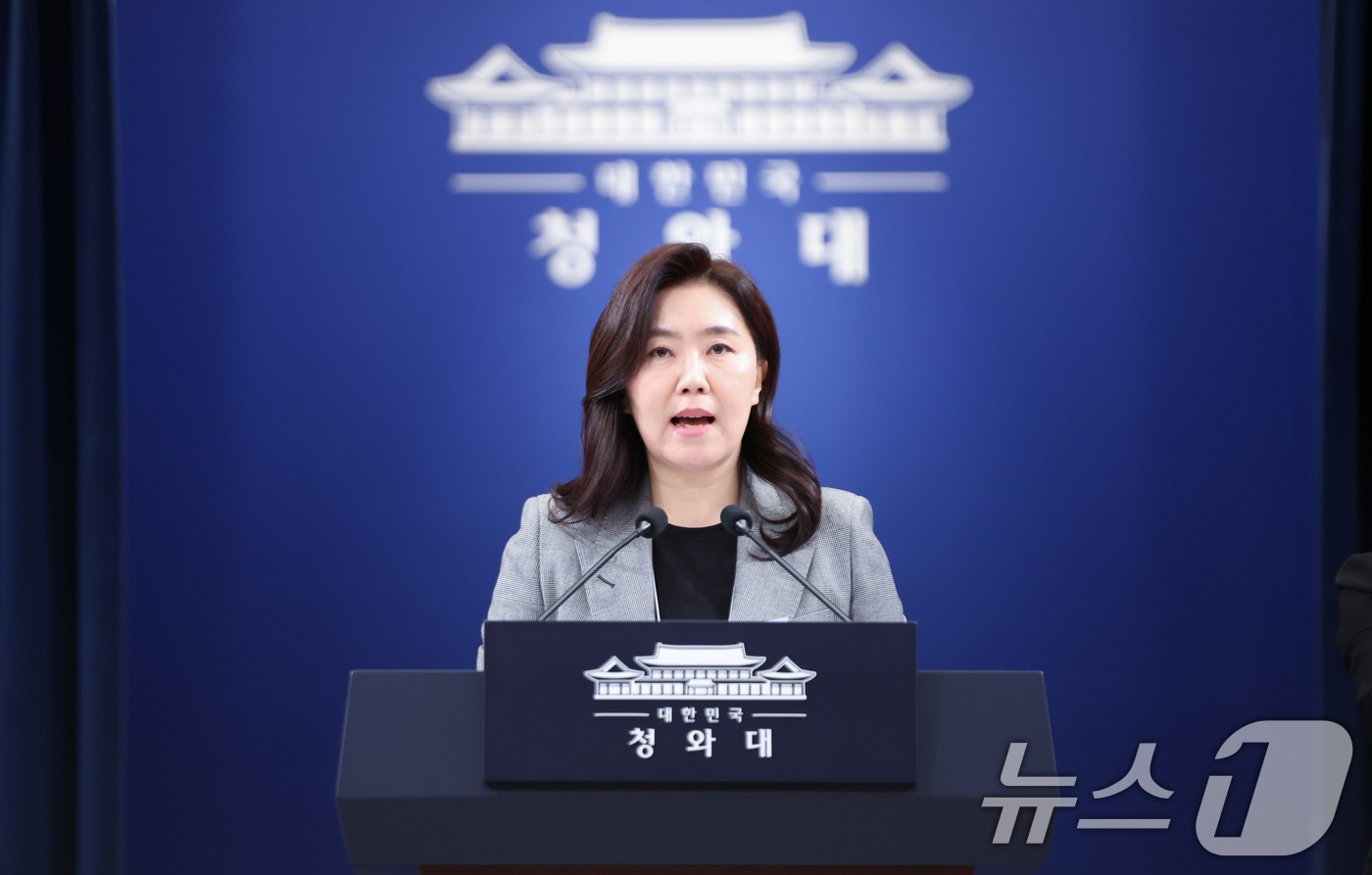 (서울=뉴스1) 허경 기자 = 강유정 대변인이 22일 청와대 춘추관에서 캄보디아 스캠 조직 피의자 송환 관련 브리핑을 하고 있다. 2026.1.22/뉴스1