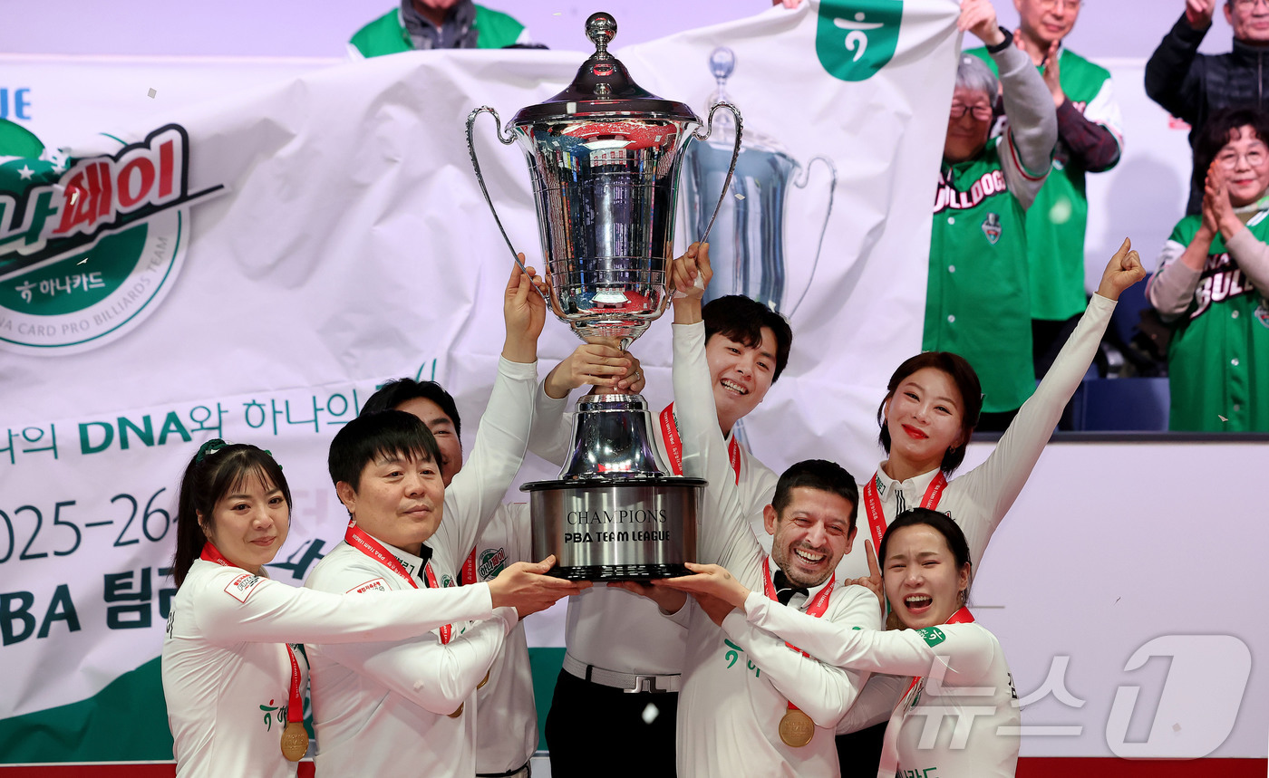 (서울=뉴스1) = 지난 21일 경기 고양시 고양 킨텍스 PBA 스타디움에서 열린 웰컴저축은행 PBA 팀리그 2025-2026 포스트시즌 파이널(7선 4선승제) 6차전에서 하나카드 …