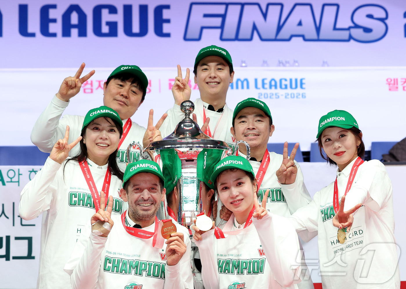 (서울=뉴스1) = 지난 21일 경기 고양시 고양 킨텍스 PBA 스타디움에서 열린 웰컴저축은행 PBA 팀리그 2025-2026 포스트시즌 파이널(7선 4선승제) 6차전에서 하나카드 …