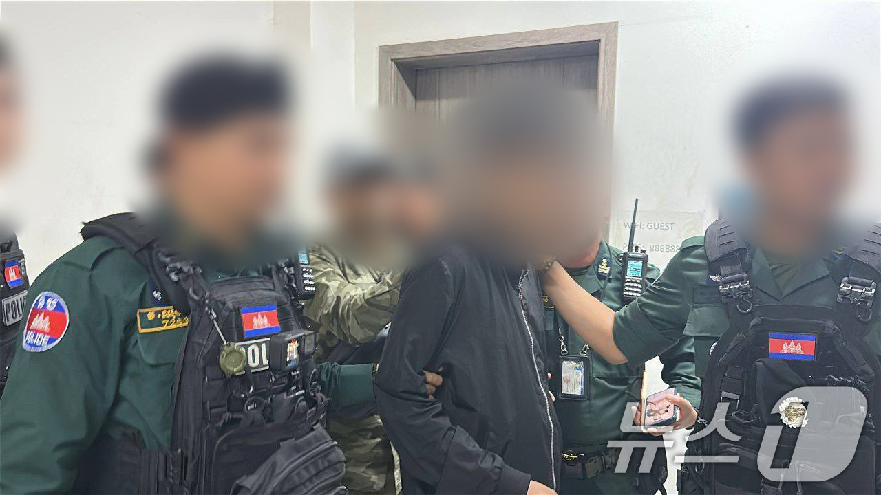 (서울=뉴스1) 허경 기자 = 청와대는 22일 브리핑을 열고 캄보디아 스캠 조직 한국 국적 피의자 73명을 강제송환한다고 밝혔다. 사진은 시하누크 사건 검거 장면. (초국가범죄특별 …