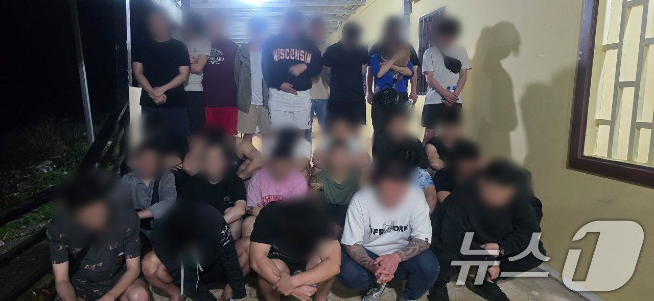 (서울=뉴스1) 허경 기자 = 청와대는 22일 브리핑을 열고 캄보디아 스캠 조직 한국 국적 피의자 73명을 강제송환한다고 밝혔다. 사진은 몬돌끼리 검거 대상자들. (초국가범죄특별대 …