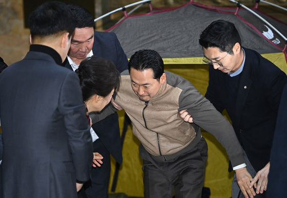 장동혁 단식 8일만에 중단…"李폭정 탄식 들불처럼 타오를 것"(종합)