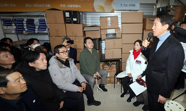 용산전자상가 상인들과 간담회하는 오세훈 시장