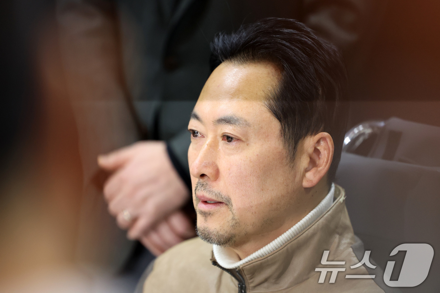 (서울=뉴스1) 국회사진기자단 = 8일 만에 단식 중단을 선언한 장동혁 국민의힘 대표가 22일 서울 여의도 국회에서 병원으로 이송되기 전 입장을 밝히고 있다. 2026.1.22/뉴 …