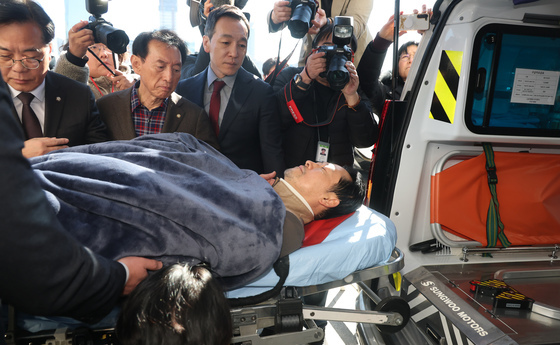 [뉴스1 PICK]'쌍특검법 수용 촉구' 8일 만에 단식 중단한 장동혁