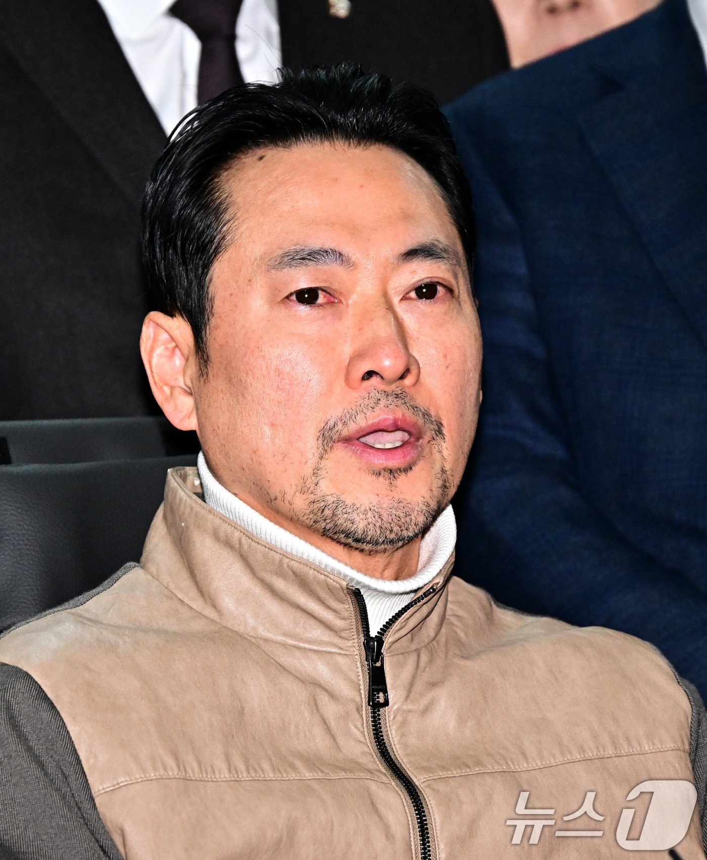 (서울=뉴스1) 국회사진기자단 = '통일교·공천헌금' 쌍특검법 수용을 촉구하며 8일째 단식을 이어오던 장동혁 국민의힘 대표가 22일 서울 여의도 국회 로텐더홀에서 단식 중단을 선언 …