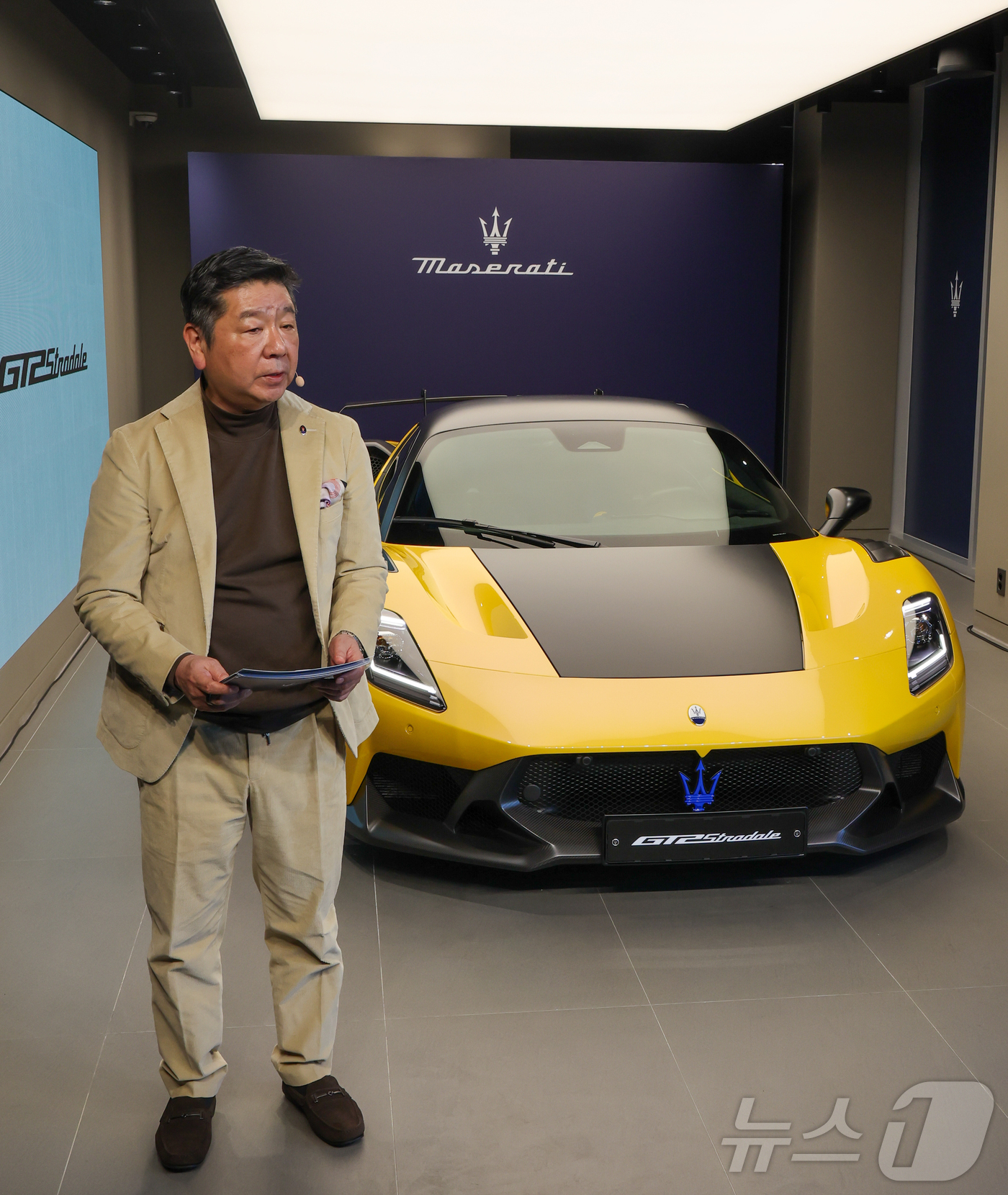 (성남=뉴스1) 안은나 기자 = 다카유키 기무라 마세라티 코리아 총괄 책임자가 22일 경기 성남시 분당구 마세라티 판교 전시장에서 열린 마세라티 코리아 고성능 슈퍼 스포츠카 ‘GT …