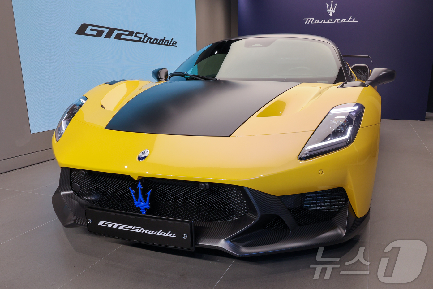 (성남=뉴스1) 안은나 기자 = 마세라티 코리아 고성능 슈퍼 스포츠카 ‘GT2 스트라달레(Stradale)’ 공식 출시 행사가 열린 22일 경기 성남시 분당구 마세라티 판교 전시장 …