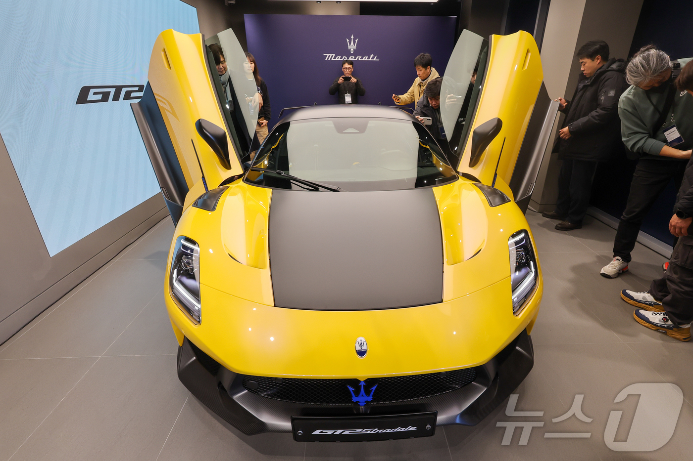 (성남=뉴스1) 안은나 기자 = 마세라티 코리아 고성능 슈퍼 스포츠카 ‘GT2 스트라달레(Stradale)’ 공식 출시 행사가 열린 22일 경기 성남시 분당구 마세라티 판교 전시장 …