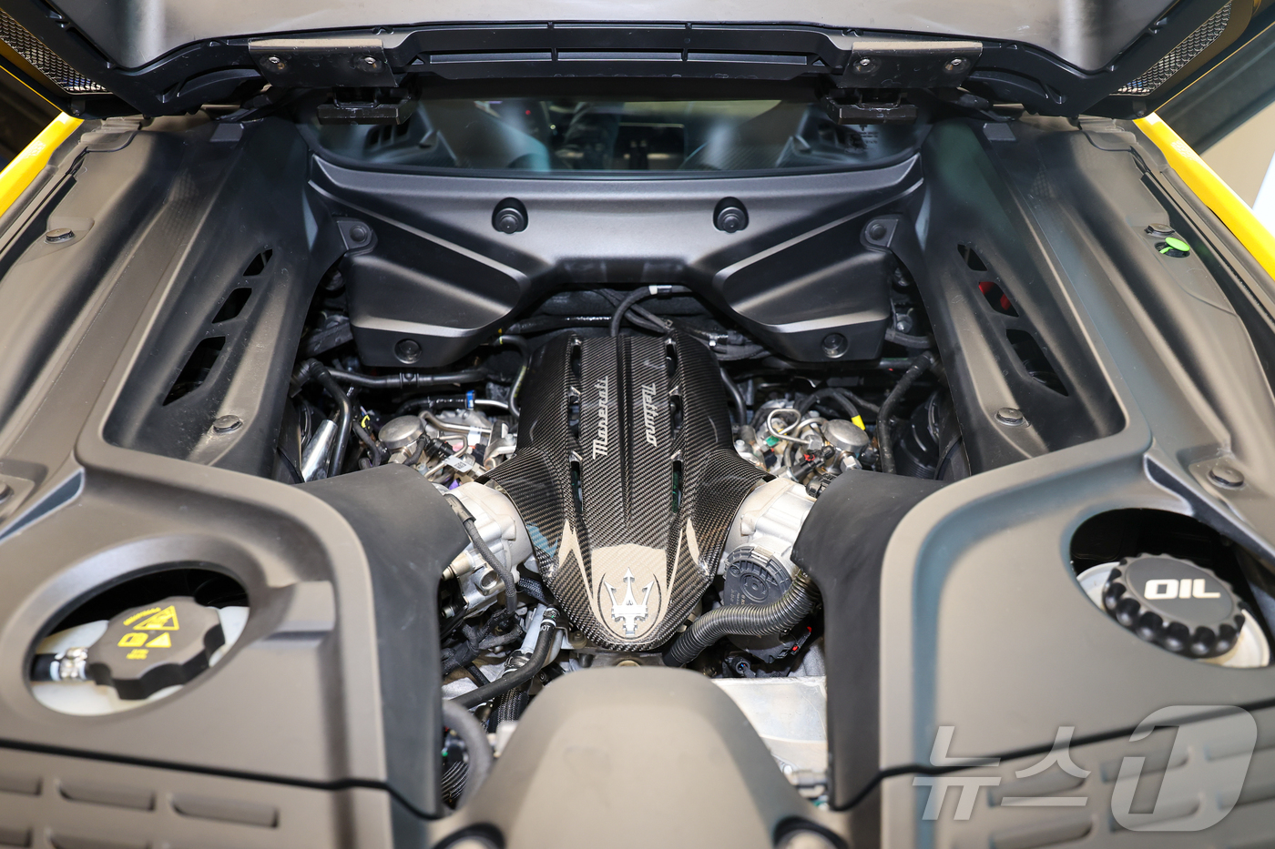 (성남=뉴스1) 안은나 기자 = 마세라티 코리아 고성능 슈퍼 스포츠카 ‘GT2 스트라달레(Stradale)’ 공식 출시 행사가 열린 22일 경기 성남시 분당구 마세라티 판교 전시장 …