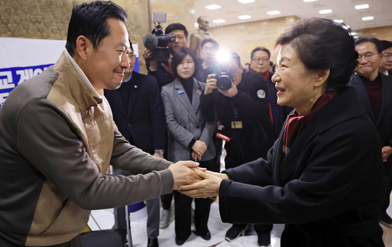 박근혜가 마침표 찍은 '보수 총결집'…'마지막 퍼즐' 한동훈 빠져