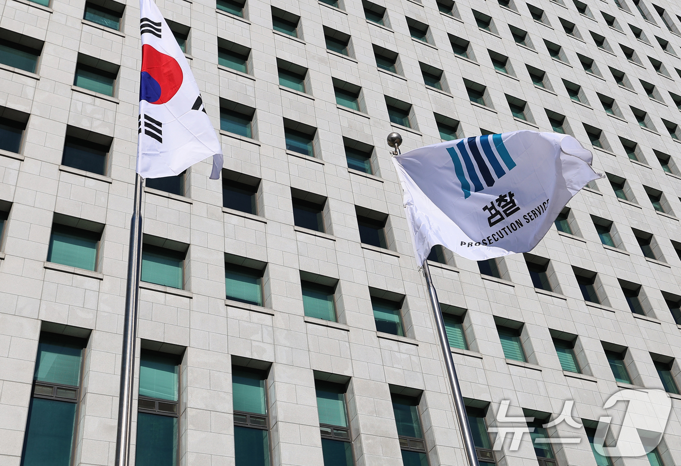 (서울=뉴스1) 오대일 기자 = 법무부가 22일 대검검사급(검사장급) 검사 32명(승진 7명·전보 25명)의 인사를 단행했다.지난해 11월 검찰의 대장동 사건 항소 포기 사태 당시 …