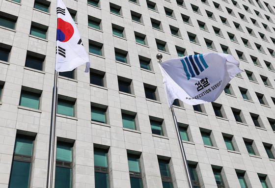 수사 인력 줄고 사건 쌓이는 검찰…부장검사 "시한폭탄 품고 근무"