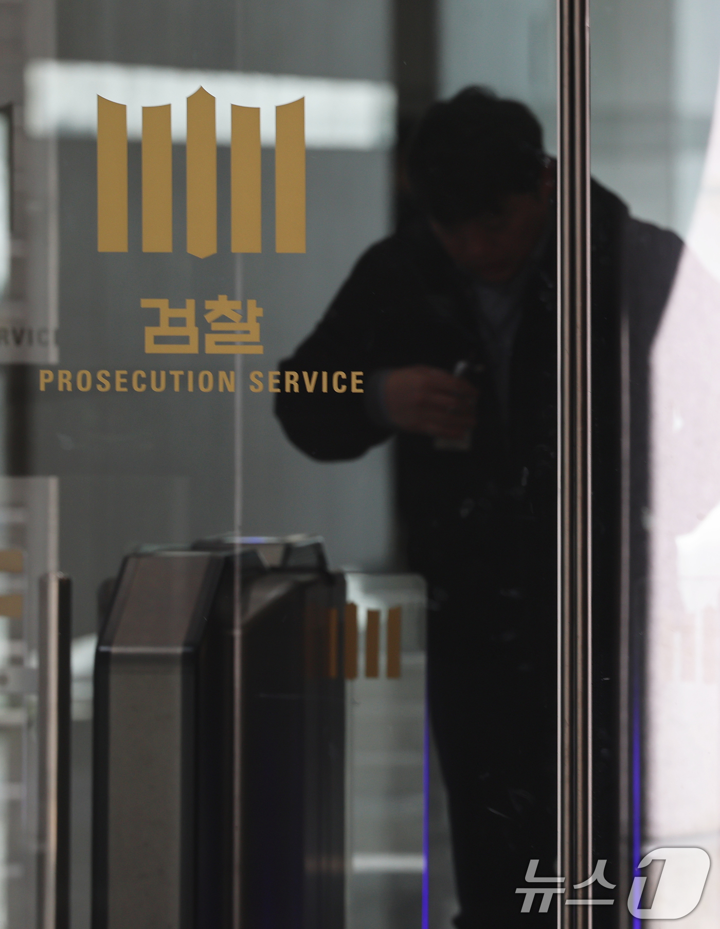 (서울=뉴스1) 오대일 기자 = 법무부가 22일 대검검사급(검사장급) 검사 32명(승진 7명·전보 25명)의 인사를 단행했다.지난해 11월 검찰의 대장동 사건 항소 포기 사태 당시 …