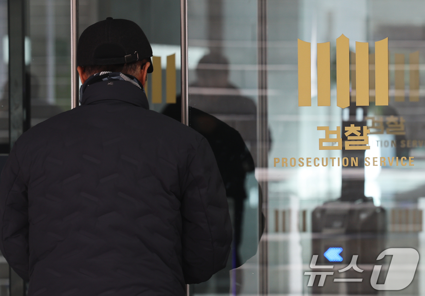 (서울=뉴스1) 오대일 기자 = 법무부가 22일 대검검사급(검사장급) 검사 32명(승진 7명·전보 25명)의 인사를 단행했다.지난해 11월 검찰의 대장동 사건 항소 포기 사태 당시 …