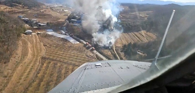 경북 영천 주택 화재 야산으로 번져…산림·소방 헬기 8대 투입