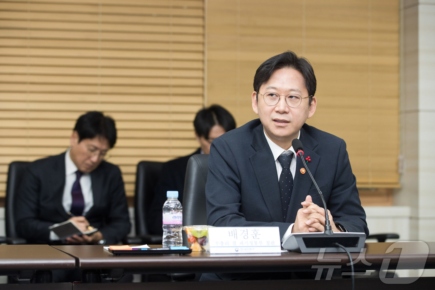 (서울=뉴스1) = 배경훈 부총리 겸 과학기술정보통신부 장관이 22일 오전 서울 종로구 광화문우체국에서 열린 '정보통신 분야 원로 간담회' 에서 인사말을 하고 있다. (과학기술정보 …